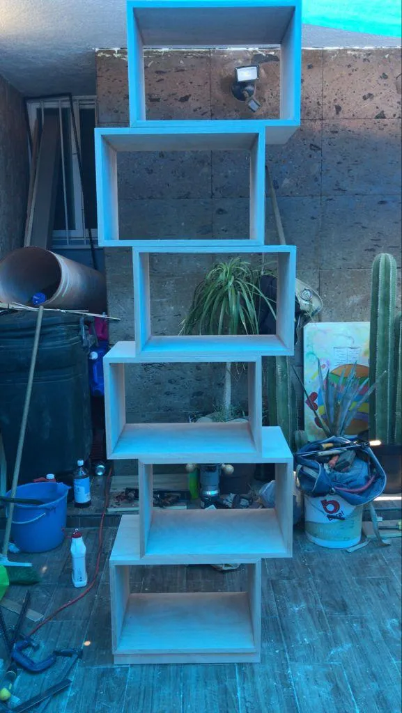 Librero modular asimétrico madera clara