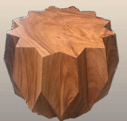 Mesa de centro escultural en forma de estrella tallada en madera sólida