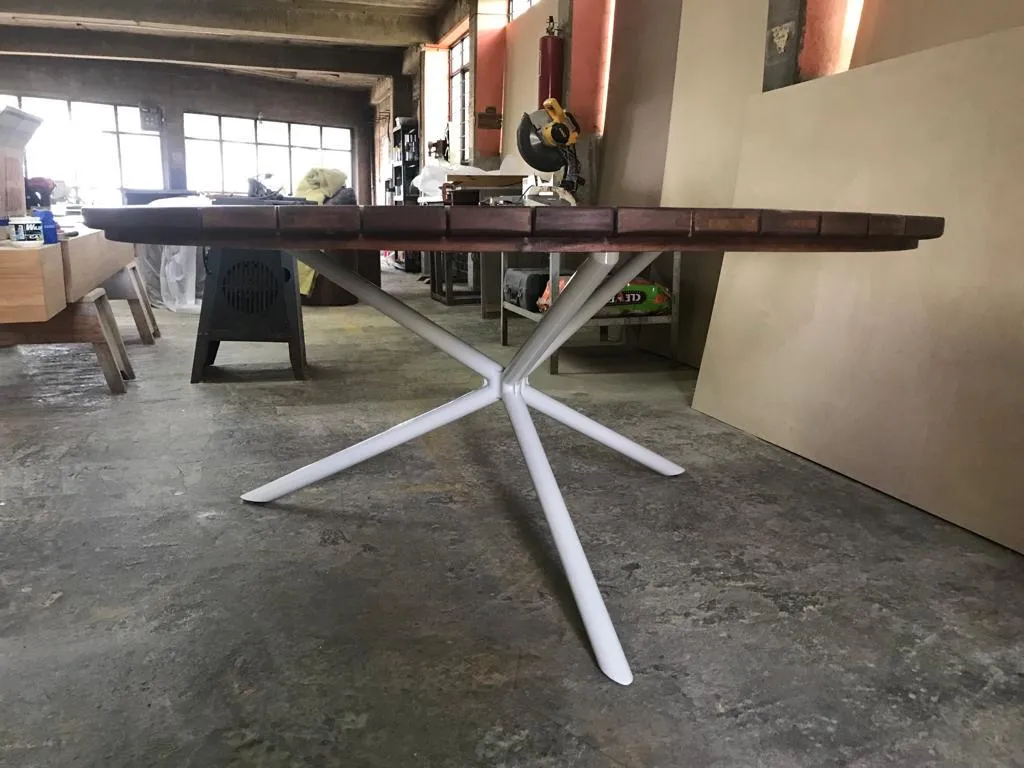 Perfil mesa exterior base metálica convergente