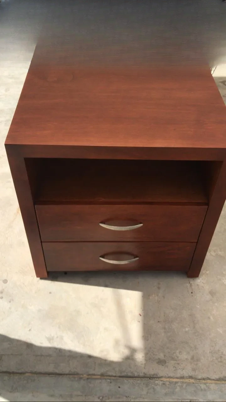 Buró clásico en caoba con nicho superior y cajoneras