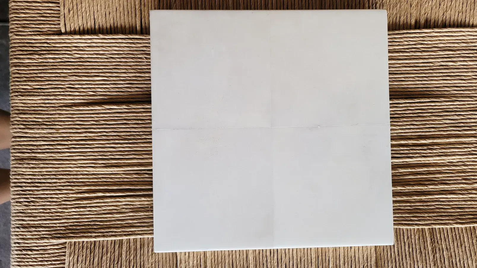 Textura de pergamino genuino blanco hueso natural para ebanistería fina a medida